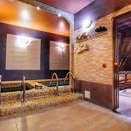 Hotel Fortuna Lviv Buitenkant foto