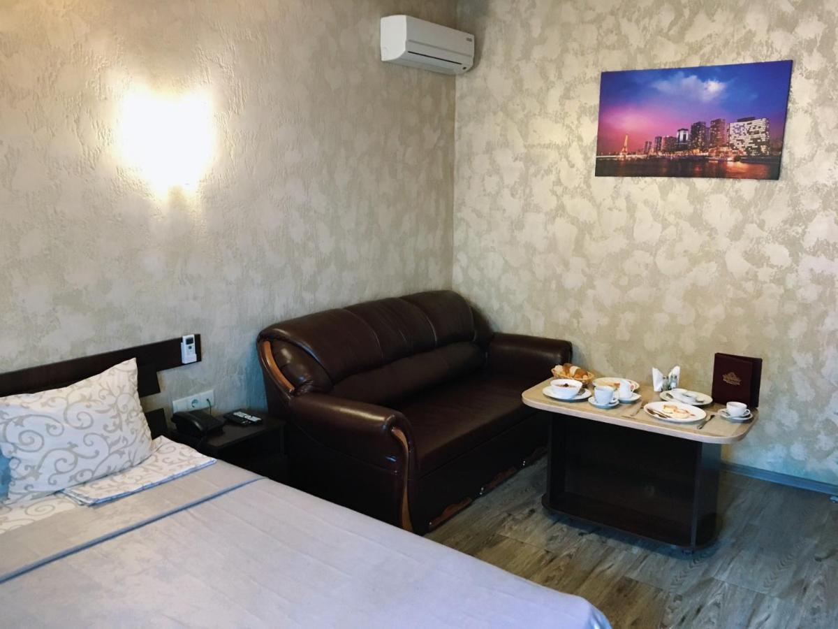 Hotel Fortuna Lviv Buitenkant foto