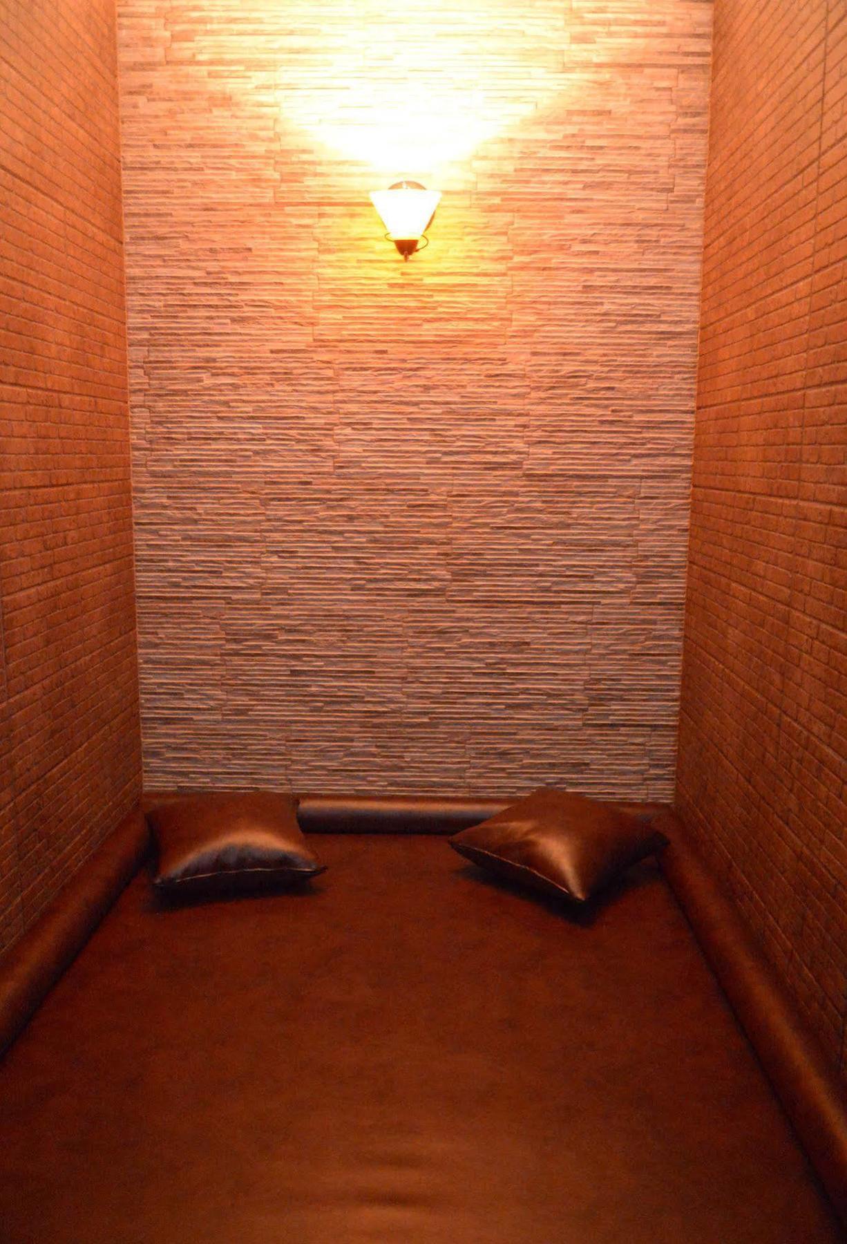 Hotel Fortuna Lviv Buitenkant foto