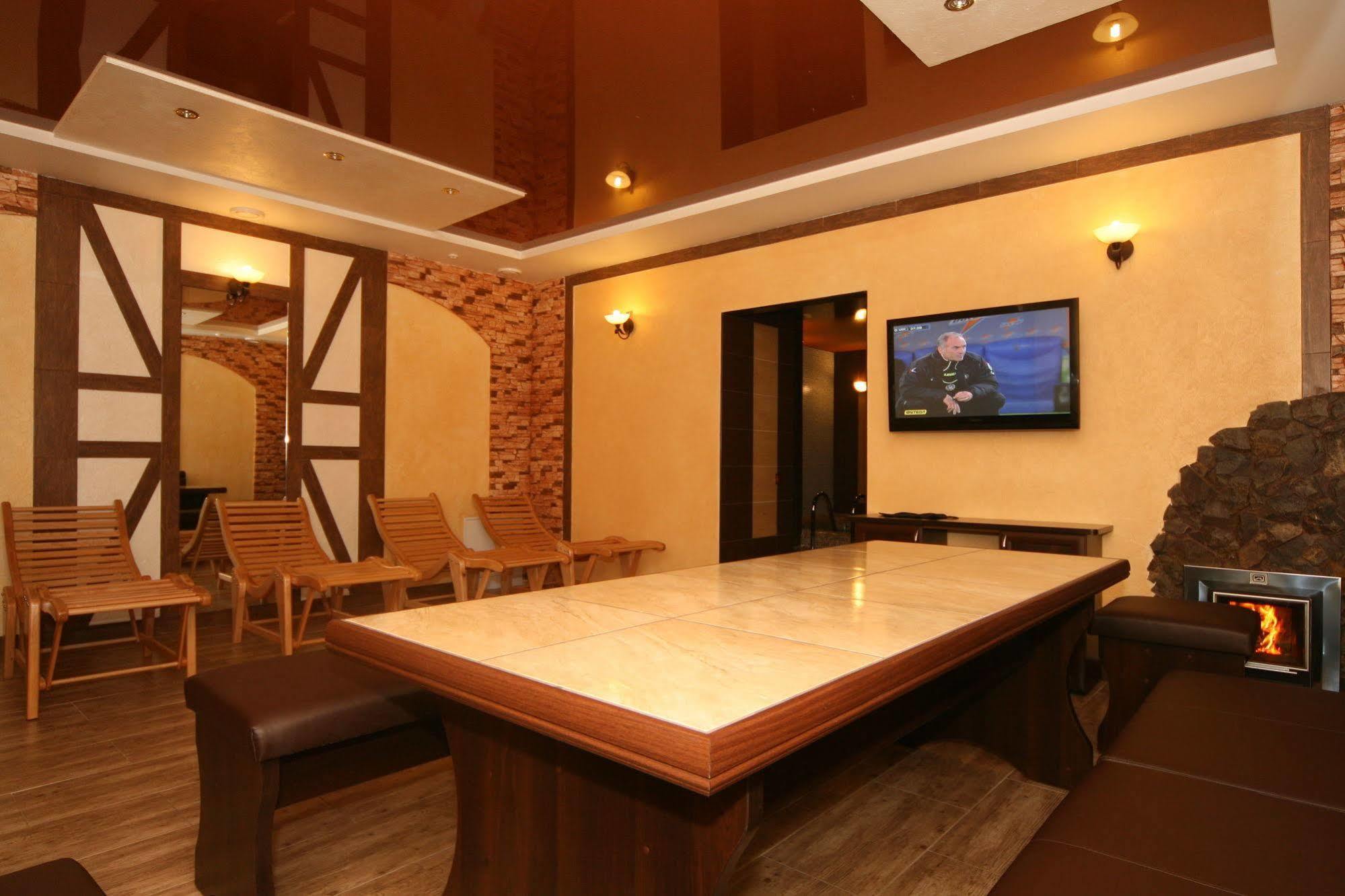 Hotel Fortuna Lviv Buitenkant foto