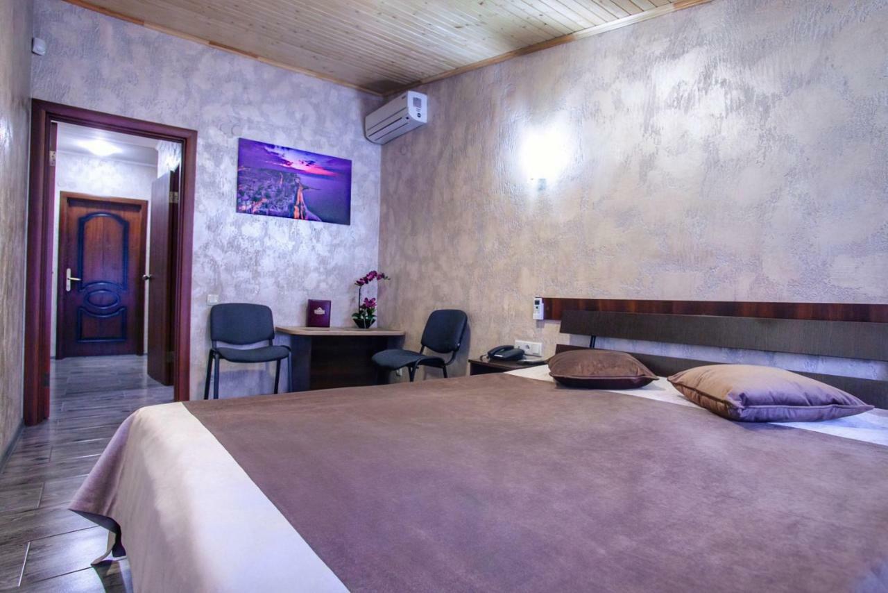 Hotel Fortuna Lviv Buitenkant foto