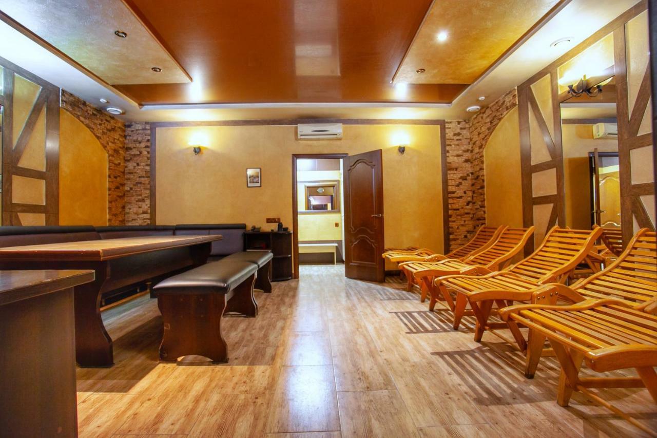 Hotel Fortuna Lviv Buitenkant foto